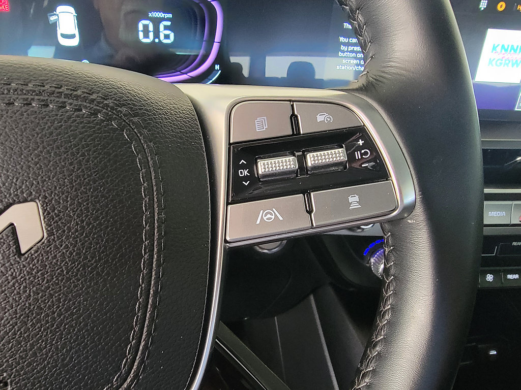 Used 2025 Kia Telluride LX FWD image 19