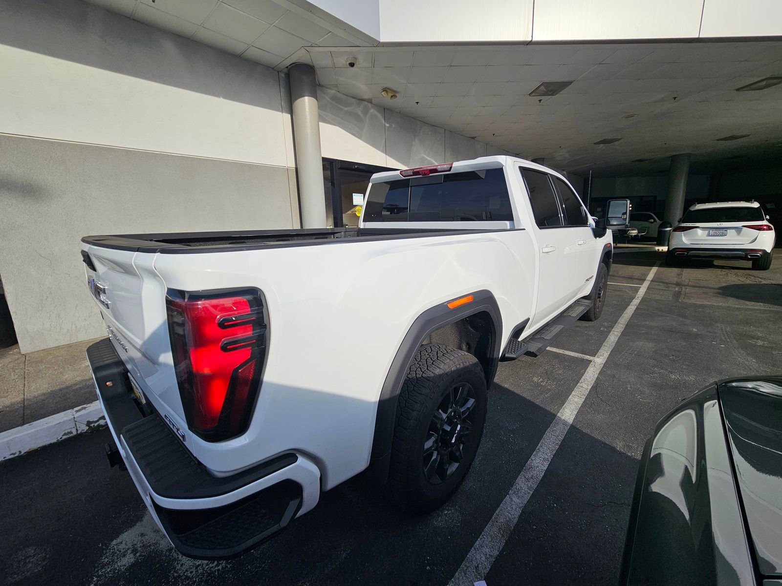 Used 2025 GMC Sierra 2500 AT4 w/ Technology Package image 2