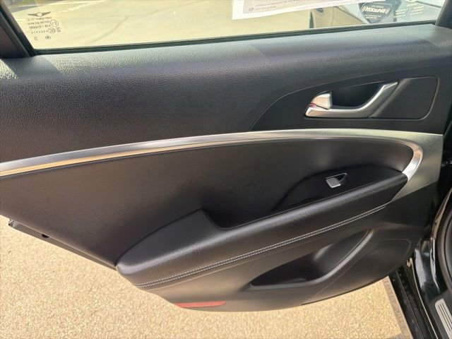 Used 2025 Genesis G70 2.5T image 23