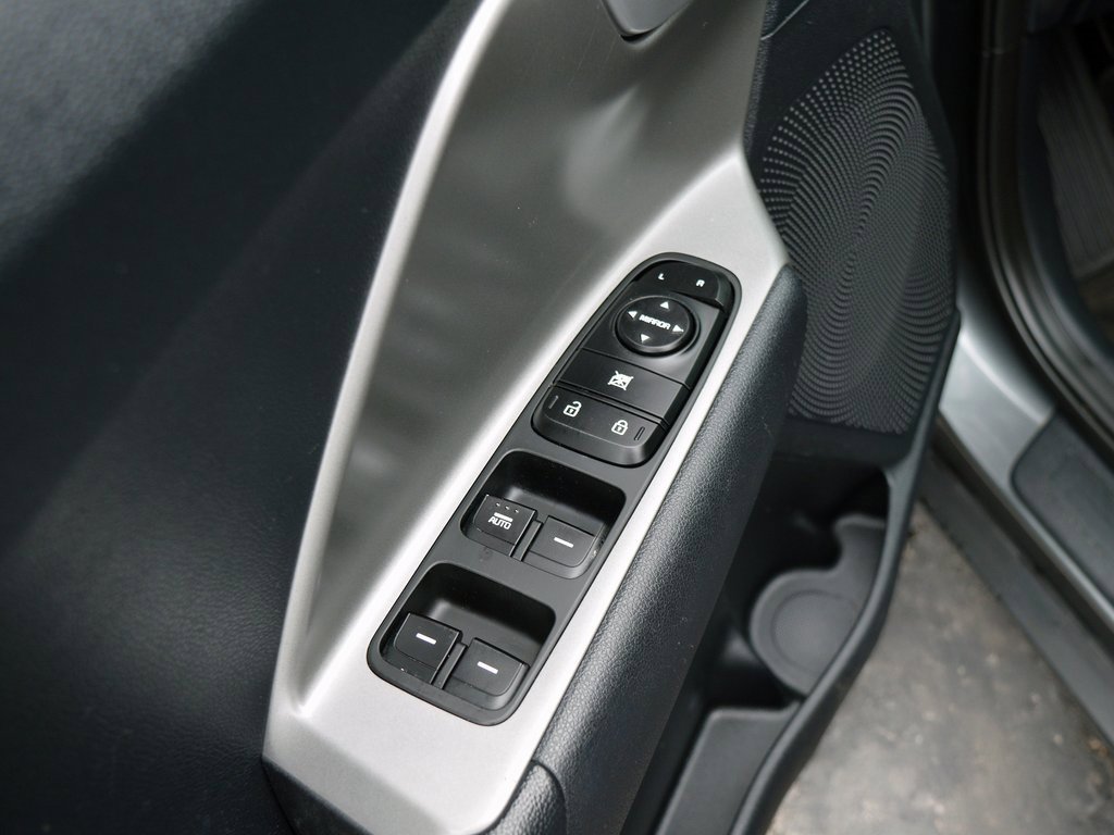 Used 2017 Kia Niro LX image 25