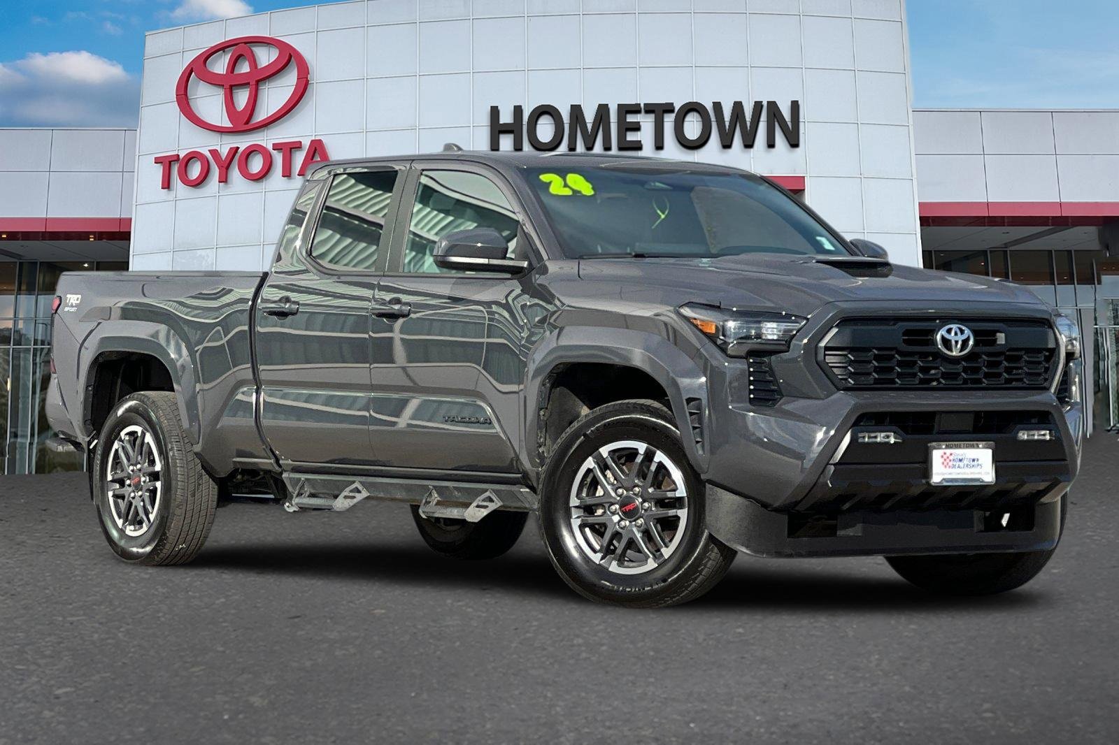 Used 2024 Toyota Tacoma TRD Sport image 2