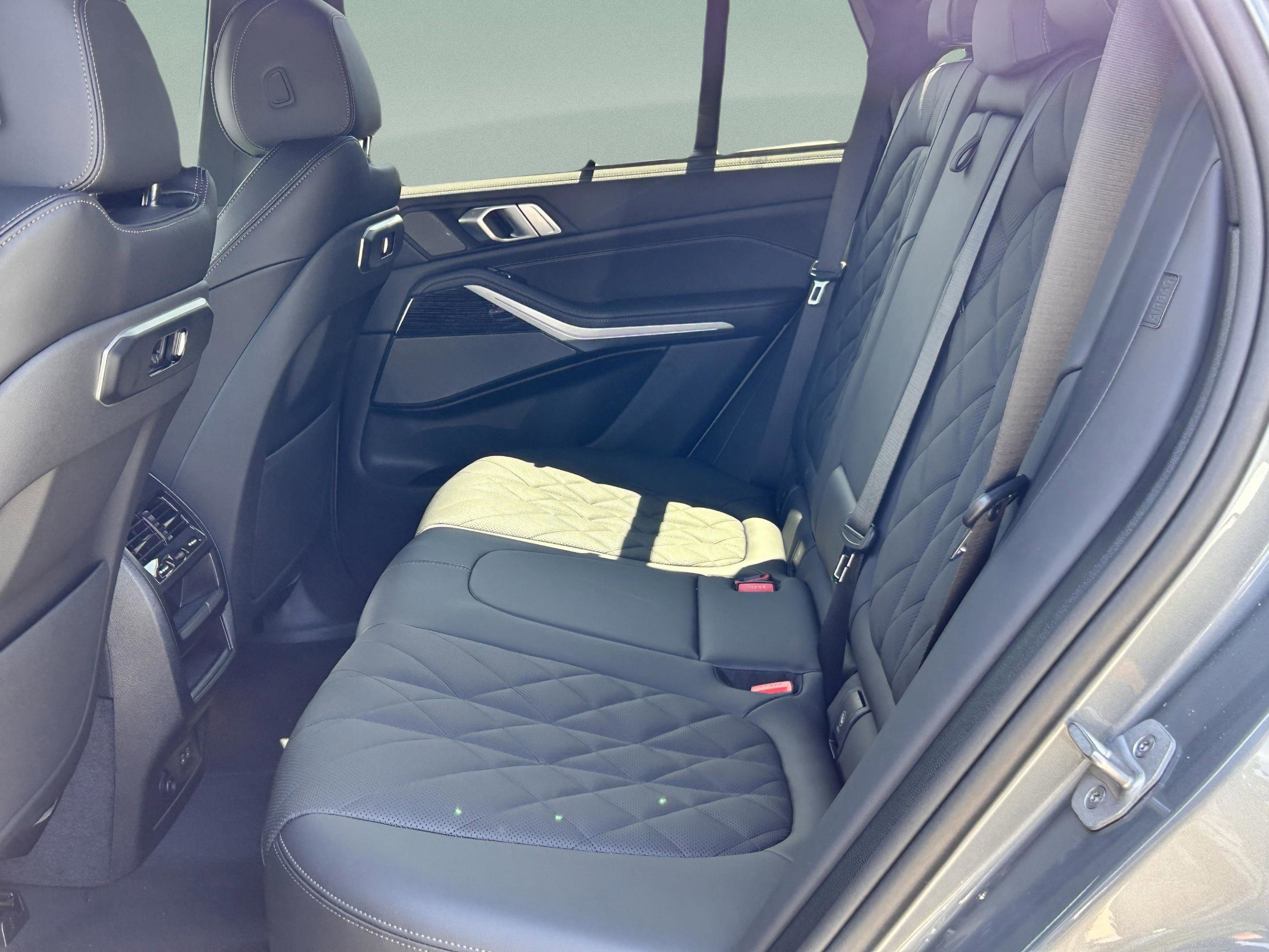 Used 2026 BMW X5 xDrive50e w/ M Sport Package image 27