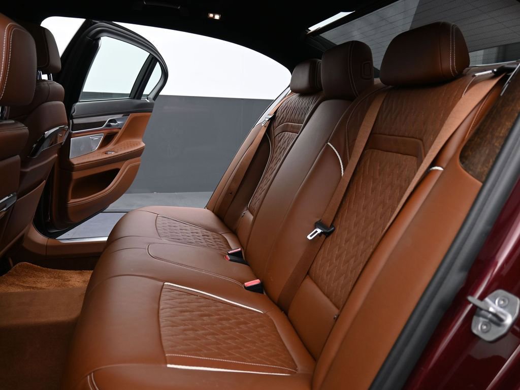 Used 2020 BMW 745e xDrive image 16