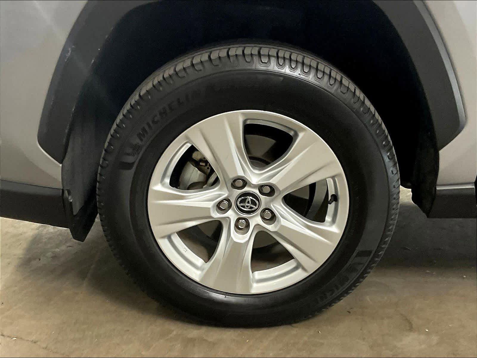 Used 2020 Toyota RAV4 XLE w/ Convenience Package AWD/4WD image 12