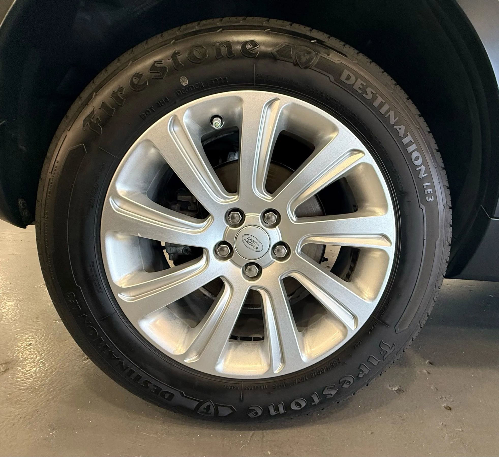 Used 2017 Land Rover Discovery Sport SE image 34