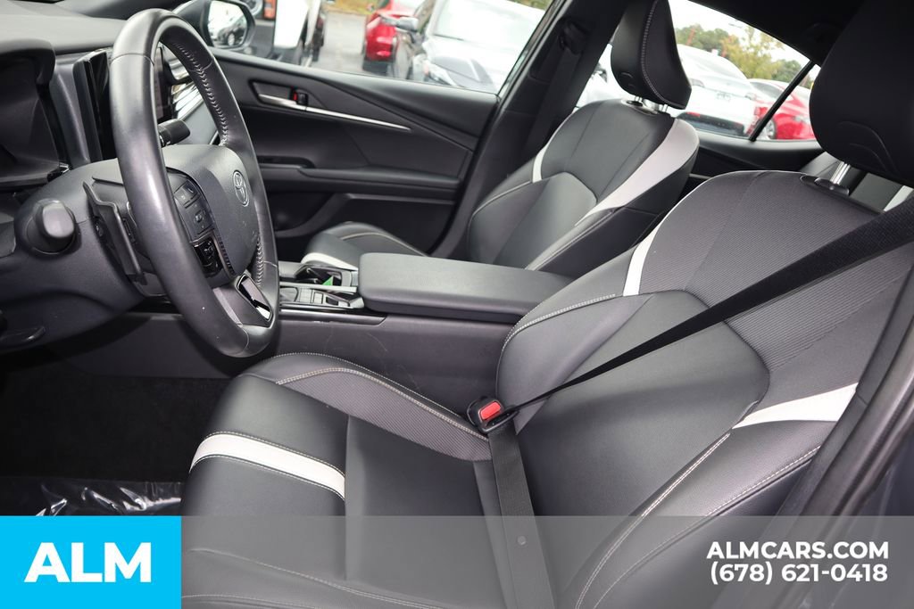 Used 2025 Toyota Camry SE image 11