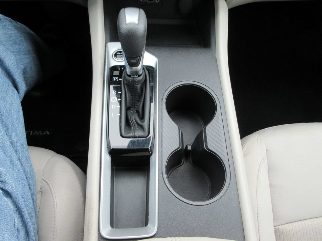Used 2025 Nissan Altima 2.5 SV FWD image 24