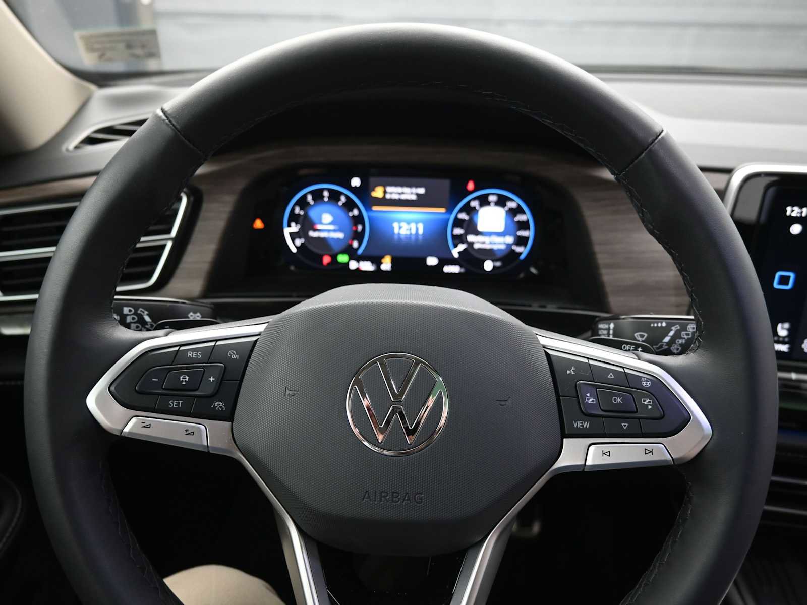 Used 2025 Volkswagen Atlas SEL Premium R-Line image 11