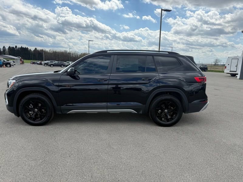 Used 2024 Volkswagen Atlas Peak Edition SEL image 9