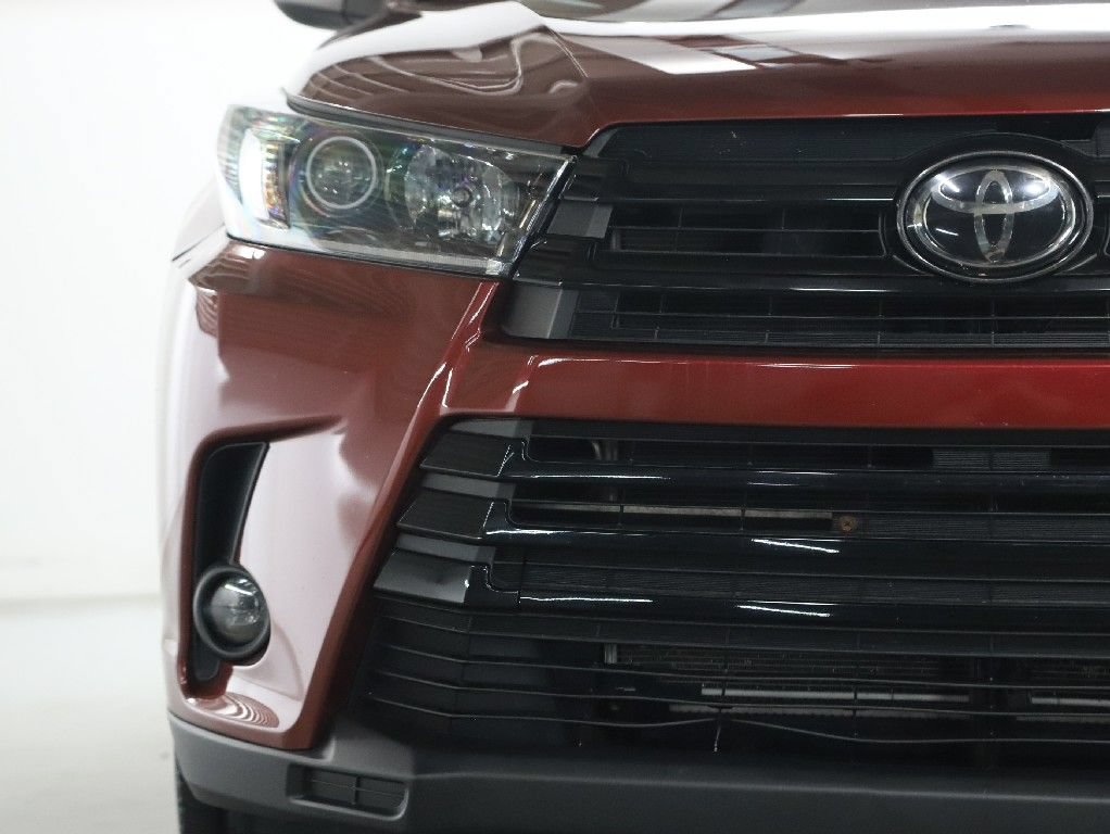 Used 2019 Toyota Highlander SE w/ Nightshade Edition AWD/4WD image 6