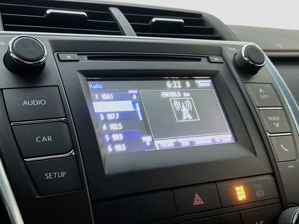 Used 2016 Toyota Camry SE w/ Moonroof Package FWD image 17