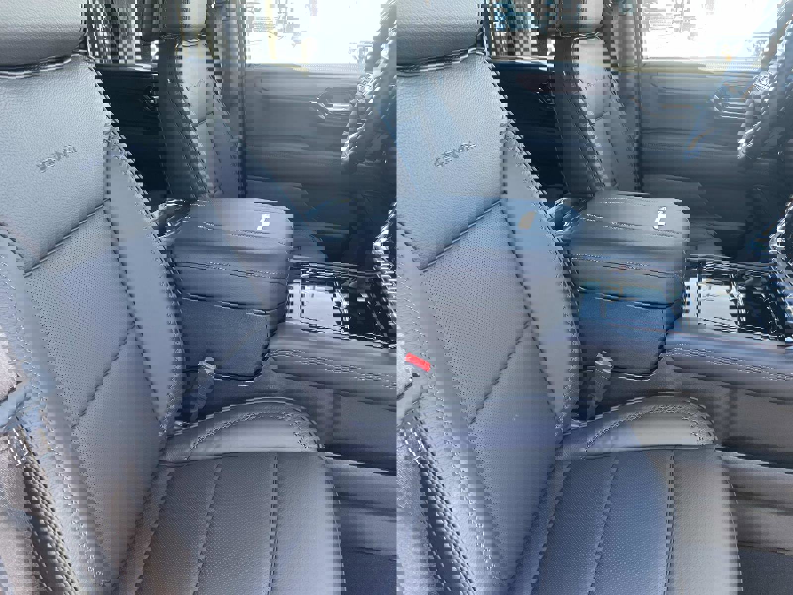 New 2026 GMC Yukon Denali w/ Denali Reserve Package image 28