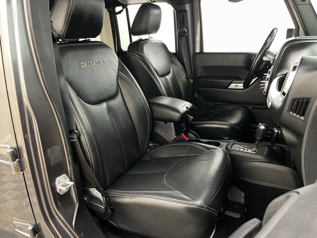 Used 2016 Jeep Wrangler Unlimited Sahara AWD/4WD image 35