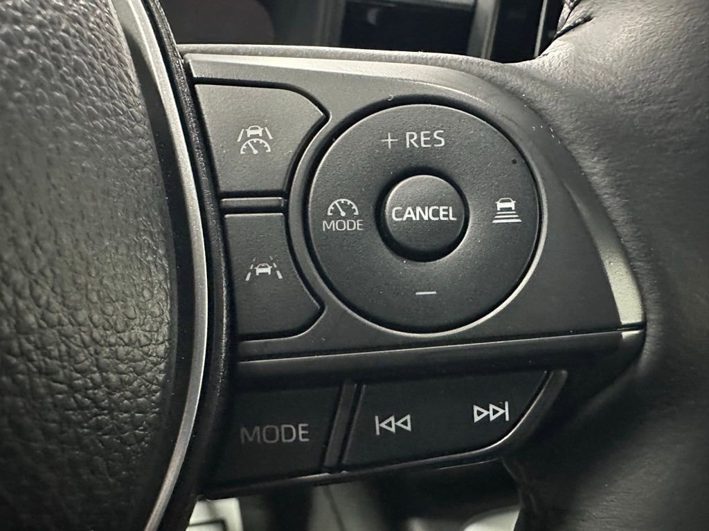 Used 2025 Toyota Corolla SE image 20