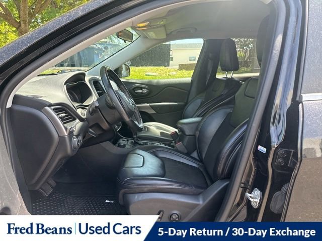 Used 2020 Jeep Cherokee Latitude Plus w/ Cold Weather Group AWD/4WD image 13