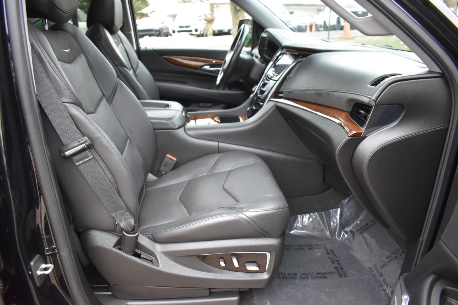 Used 2017 Cadillac Escalade Luxury image 55