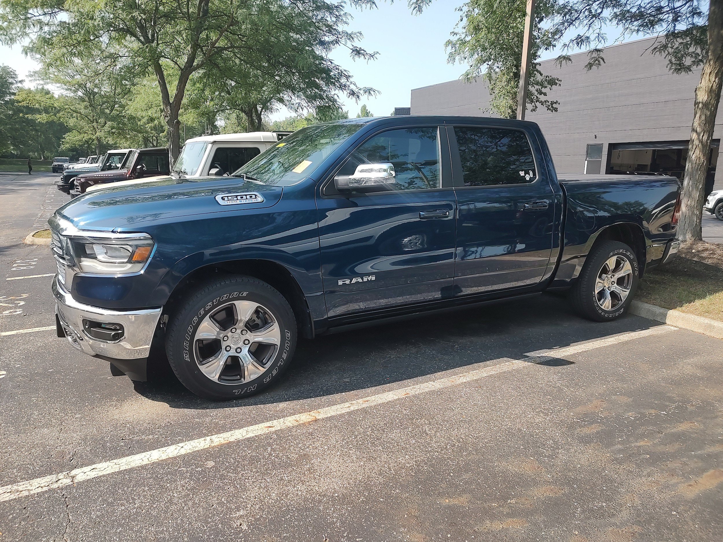 Used 2023 RAM 1500 Laramie AWD/4WD image 2