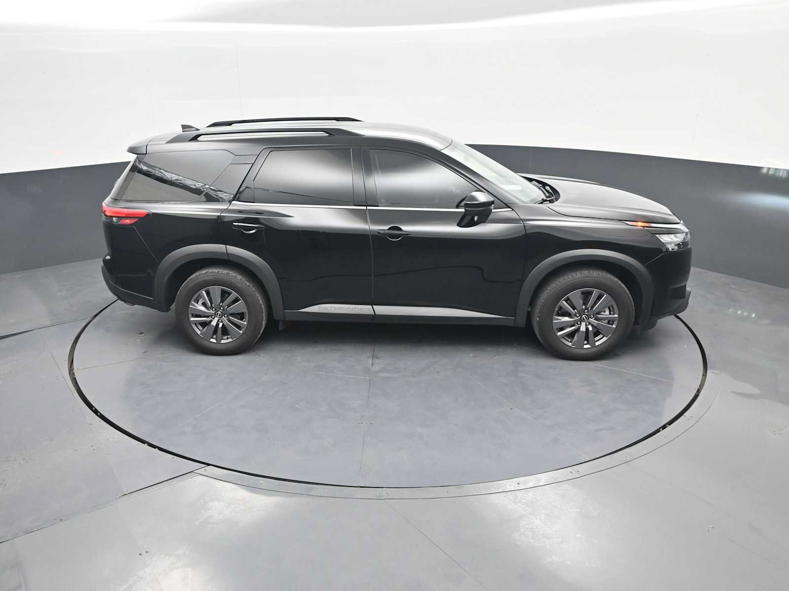 Used 2025 Nissan Pathfinder SV AWD/4WD image 34
