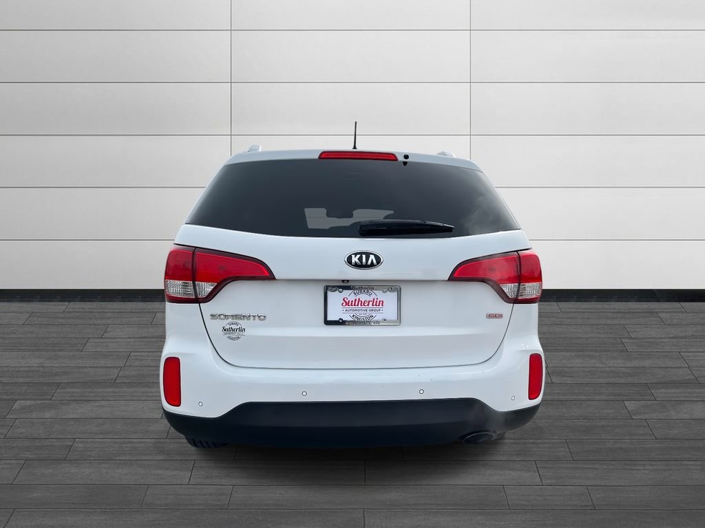 Used 2015 Kia Sorento LX image 4