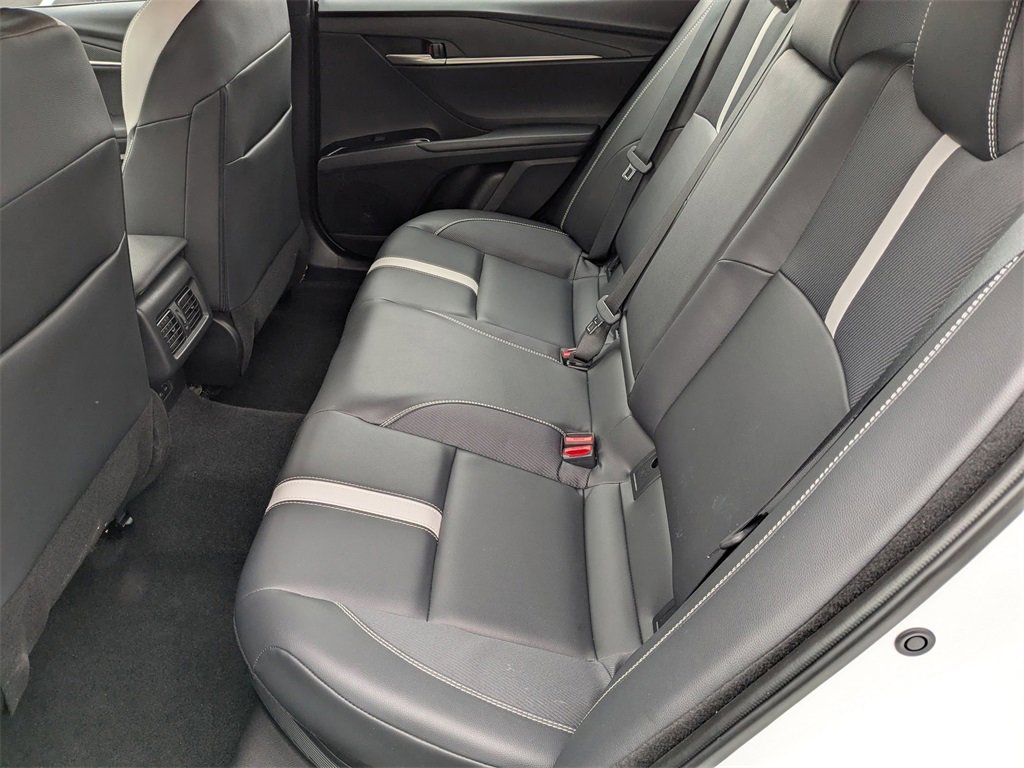 Used 2025 Toyota Camry SE image 27