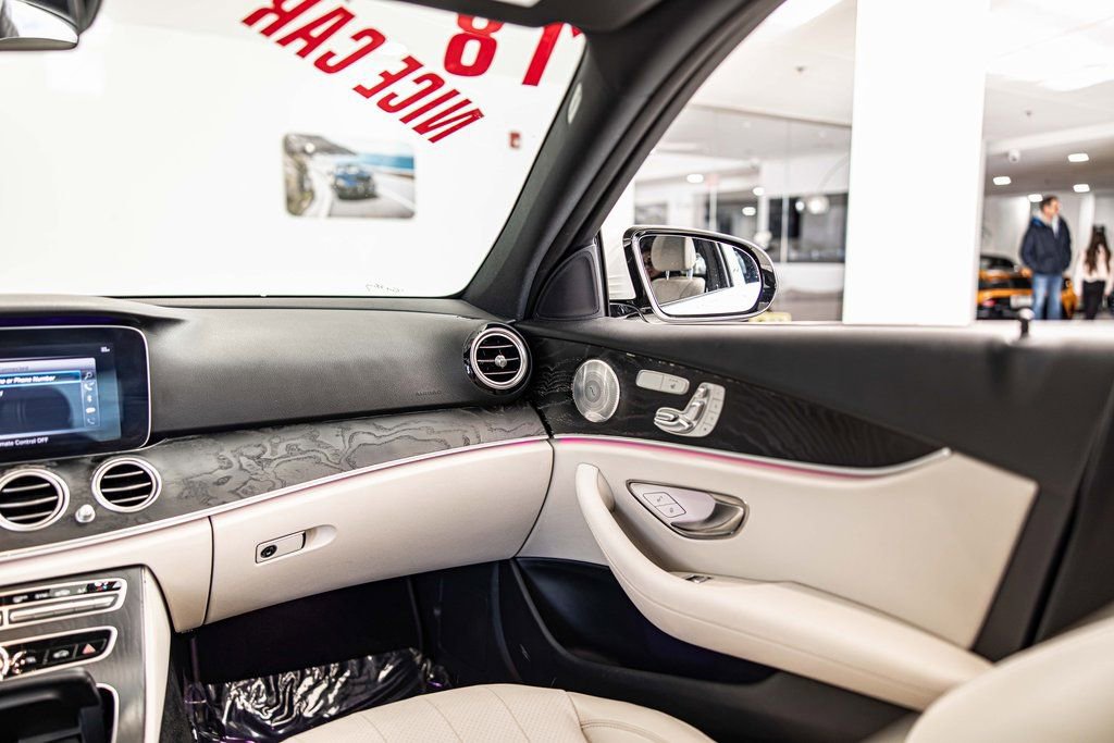 Used 2018 Mercedes-Benz E 400 4MATIC Sedan image 39