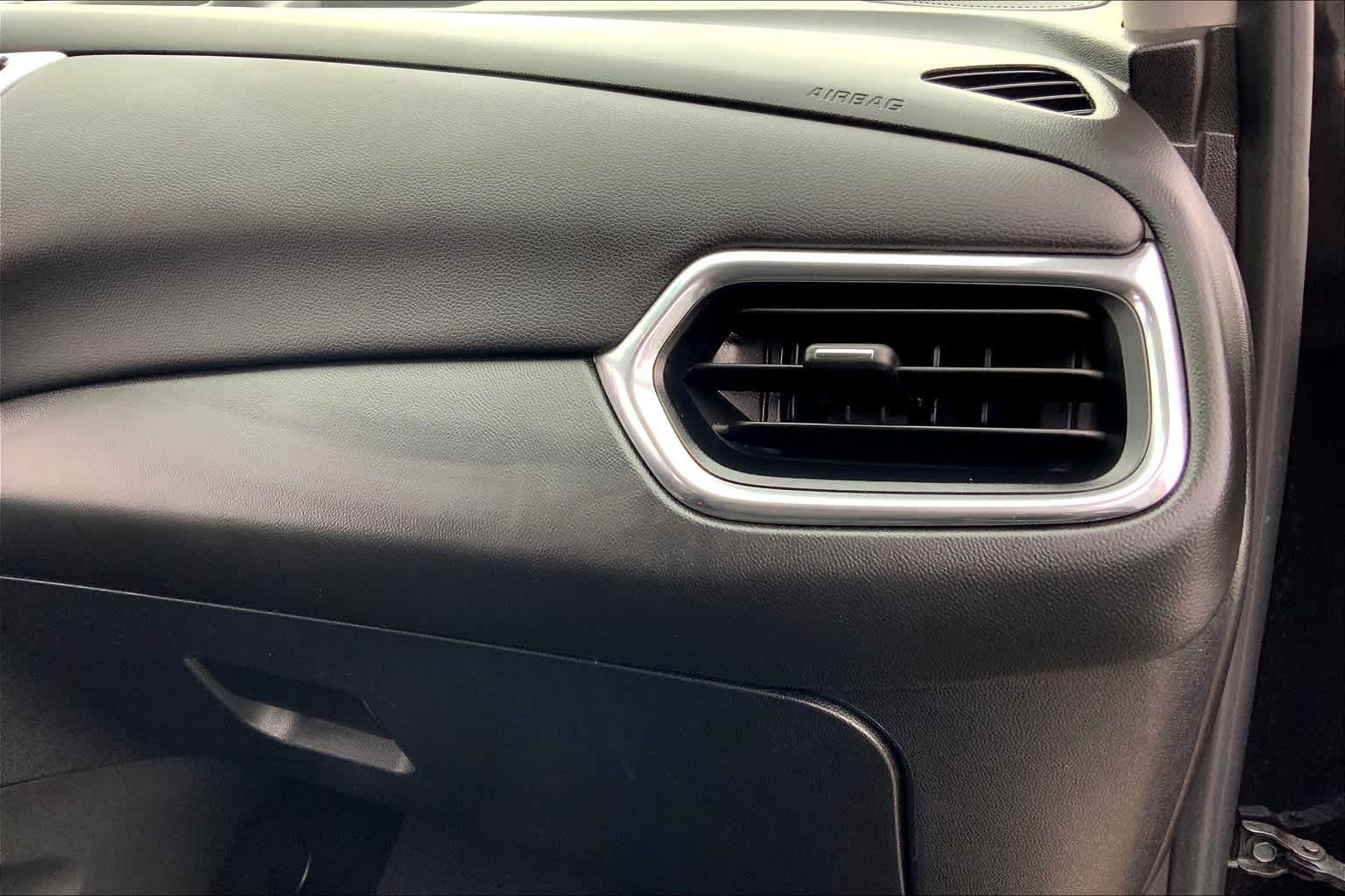 Used 2019 Chevrolet Equinox LT w/ Driver Convenience Package FWD image 16