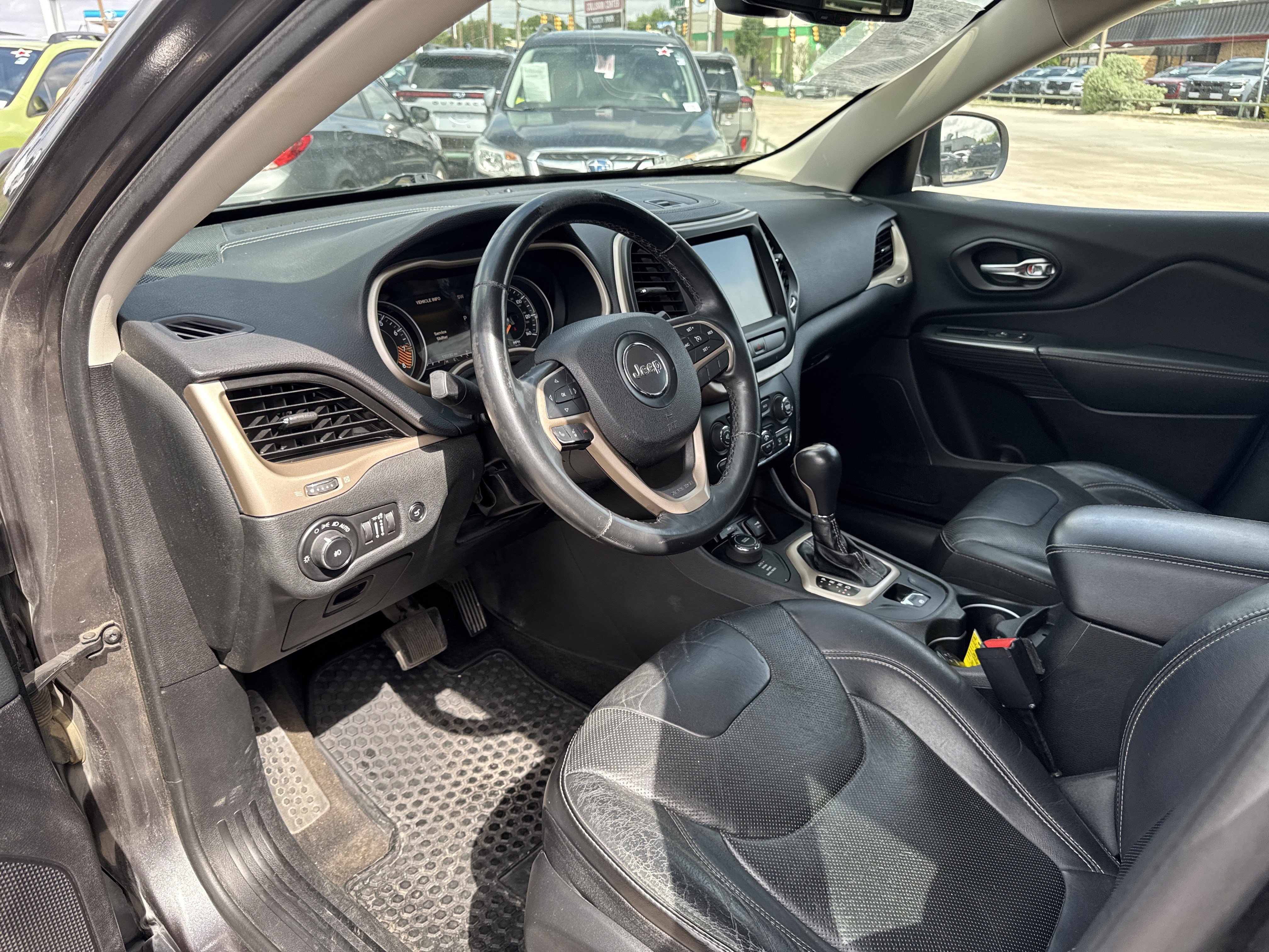 Used 2015 Jeep Cherokee Limited w/ Luxury Group AWD/4WD image 24