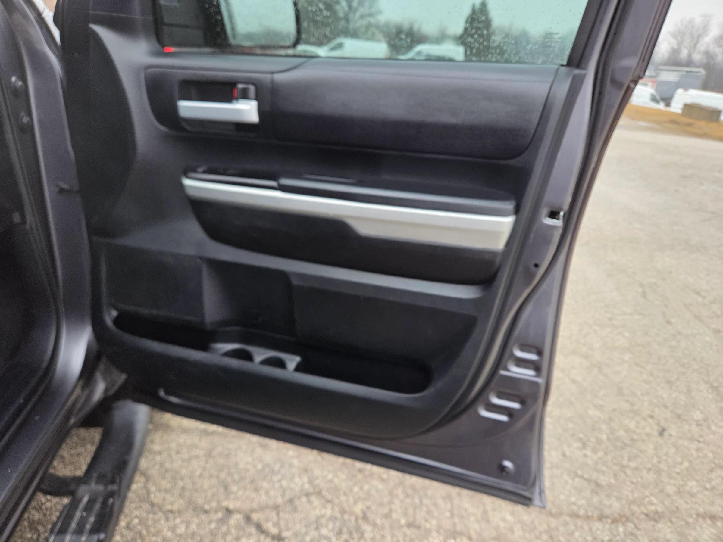 Used 2017 Toyota Tundra SR5 w/ SR5 Upgrade Package RWD image 16