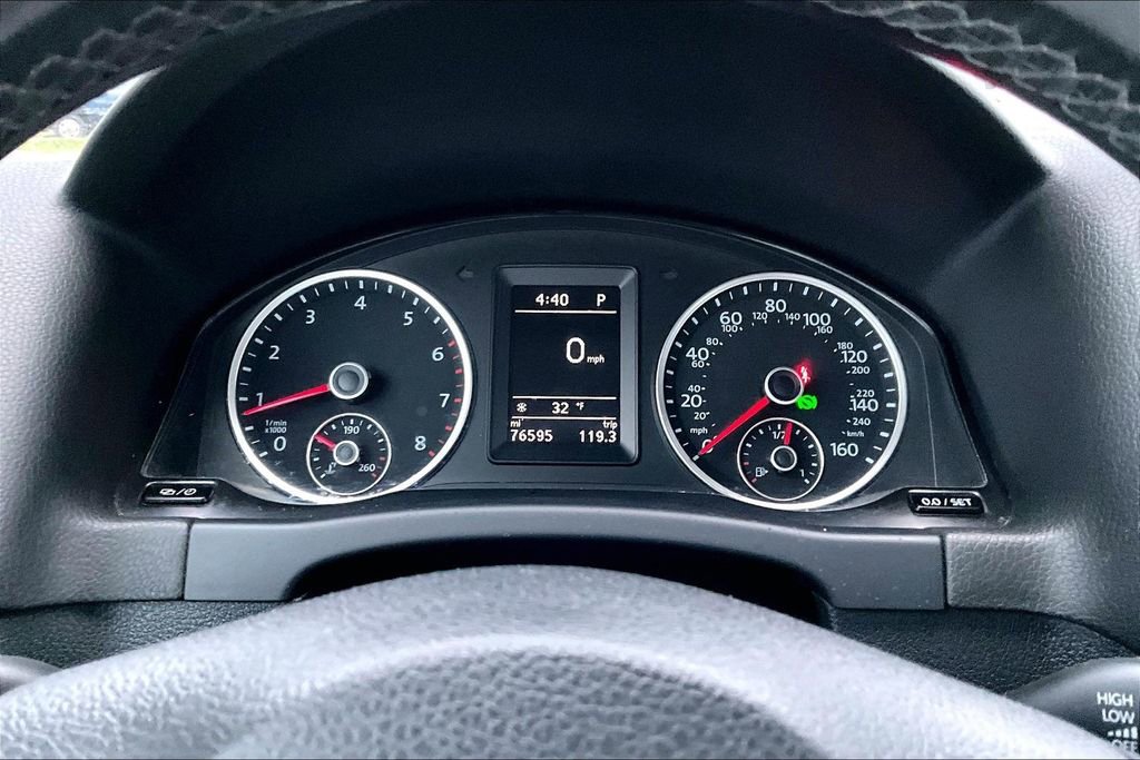 Used 2017 Volkswagen Tiguan S image 12