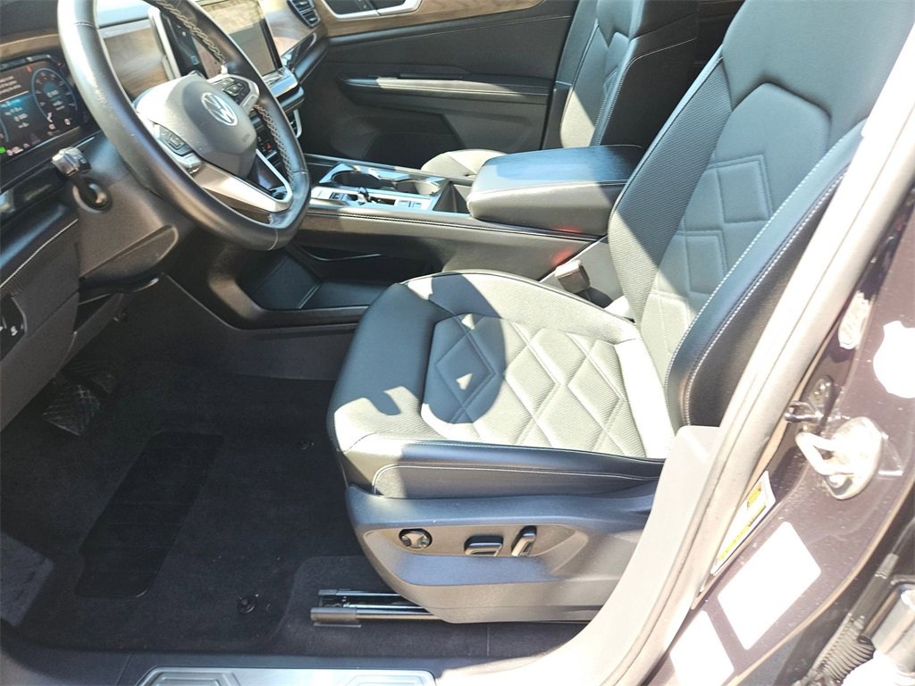 Used 2025 Volkswagen Atlas SE image 14