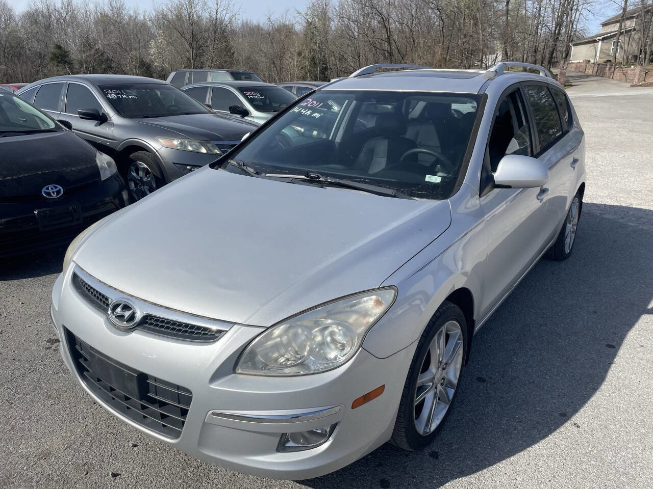 Used 2011 Hyundai Elantra image 2