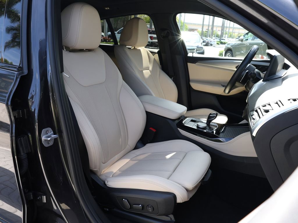 Used 2025 BMW X4 xDrive30i image 22