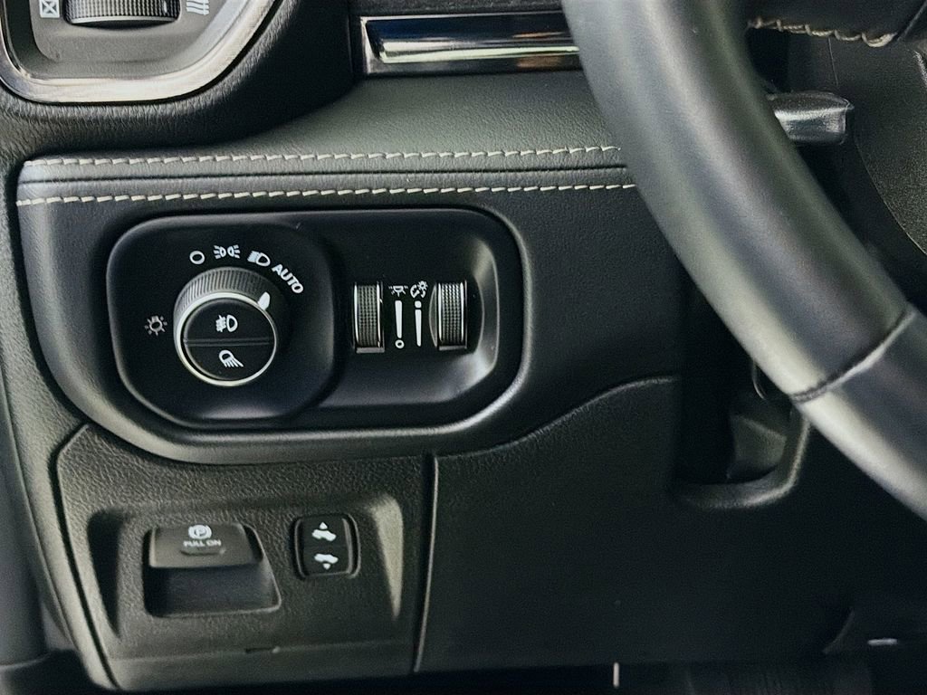 Used 2024 RAM 1500 Limited w/ Body Color Bumper Group image 12