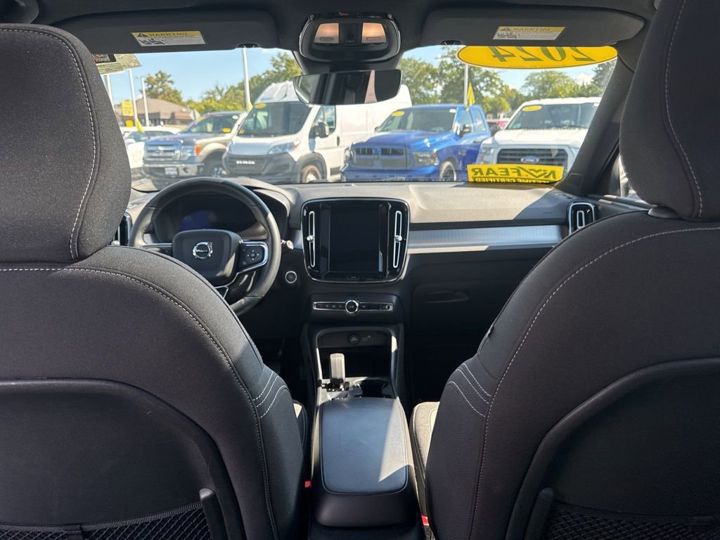 Used 2024 Volvo XC40 B5 Core image 33