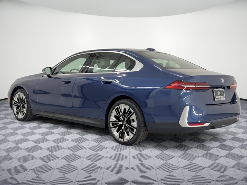 Certified 2026 BMW 530i RWD image 3