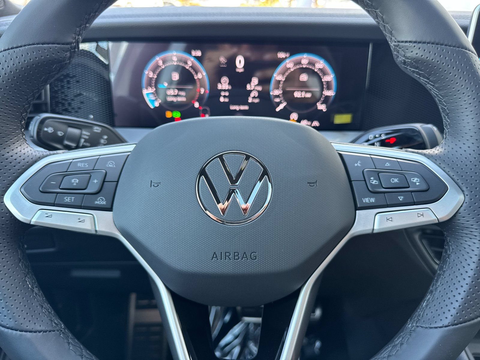 New 2026 Volkswagen Tiguan SE R-Line AWD/4WD image 23