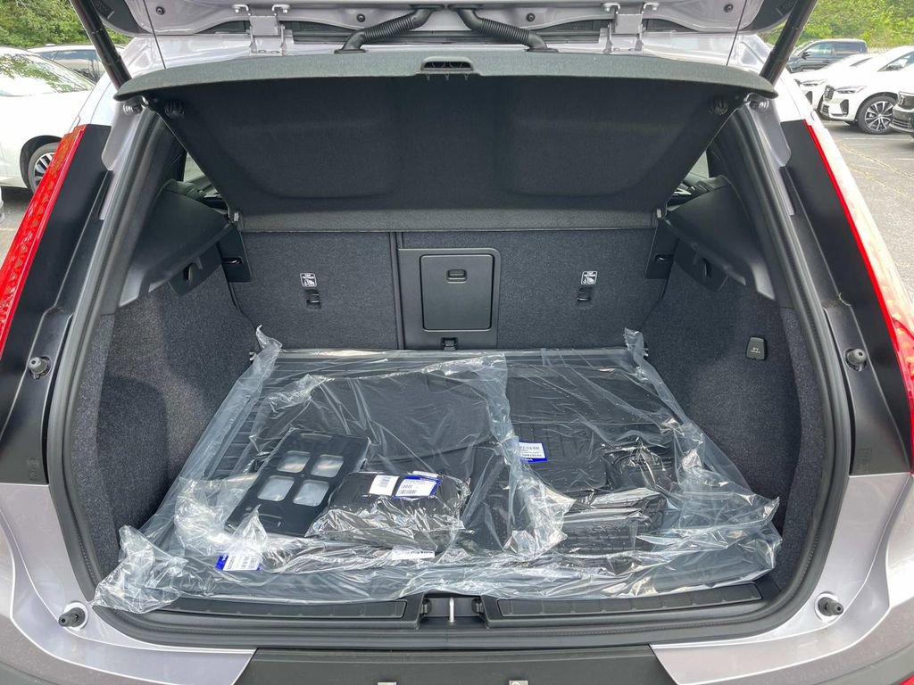 New 2026 Volvo XC40 B5 Plus w/ Protection Package Premier image 11