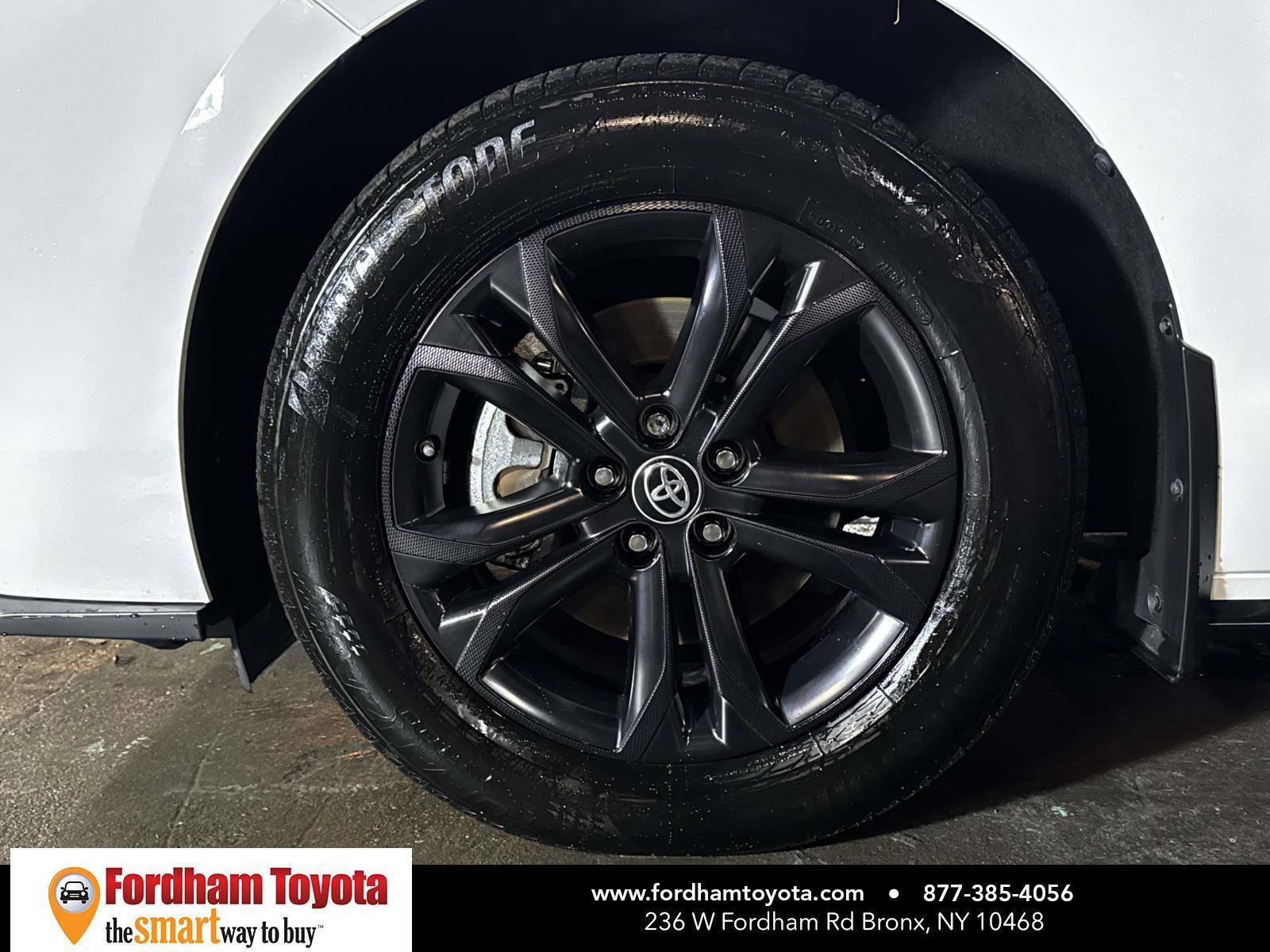 Used 2024 Toyota Sienna XSE w/ XSE Plus Package image 9