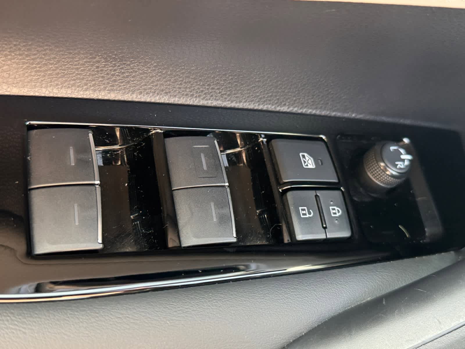 Used 2023 Toyota Corolla SE image 13