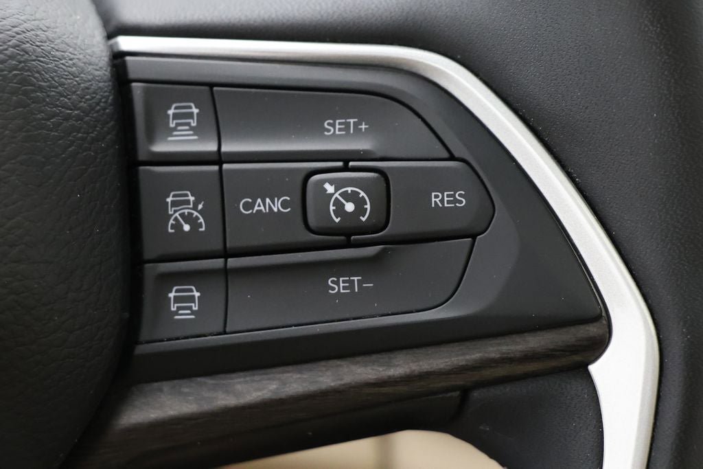 Used 2023 Jeep Grand Cherokee L Limited w/ Luxury Tech Group II AWD/4WD image 23