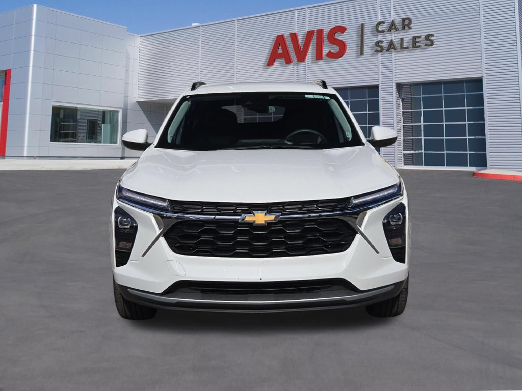 Used 2026 Chevrolet Trax LT FWD image 2