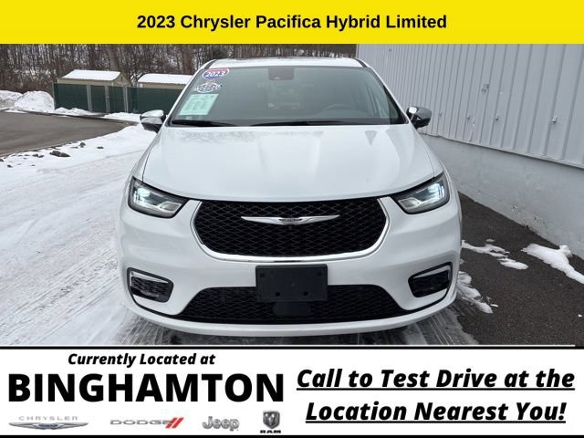 Used 2023 Chrysler Pacifica Limited FWD image 2