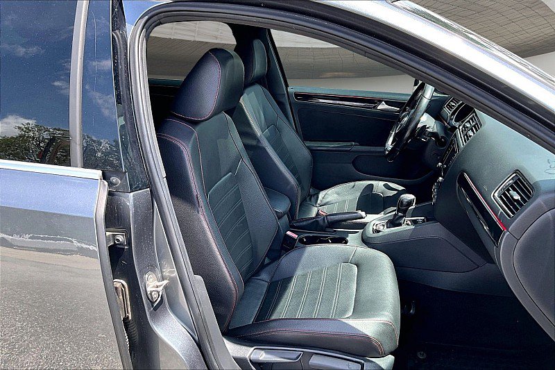 Used 2017 Volkswagen Jetta GLI FWD image 6