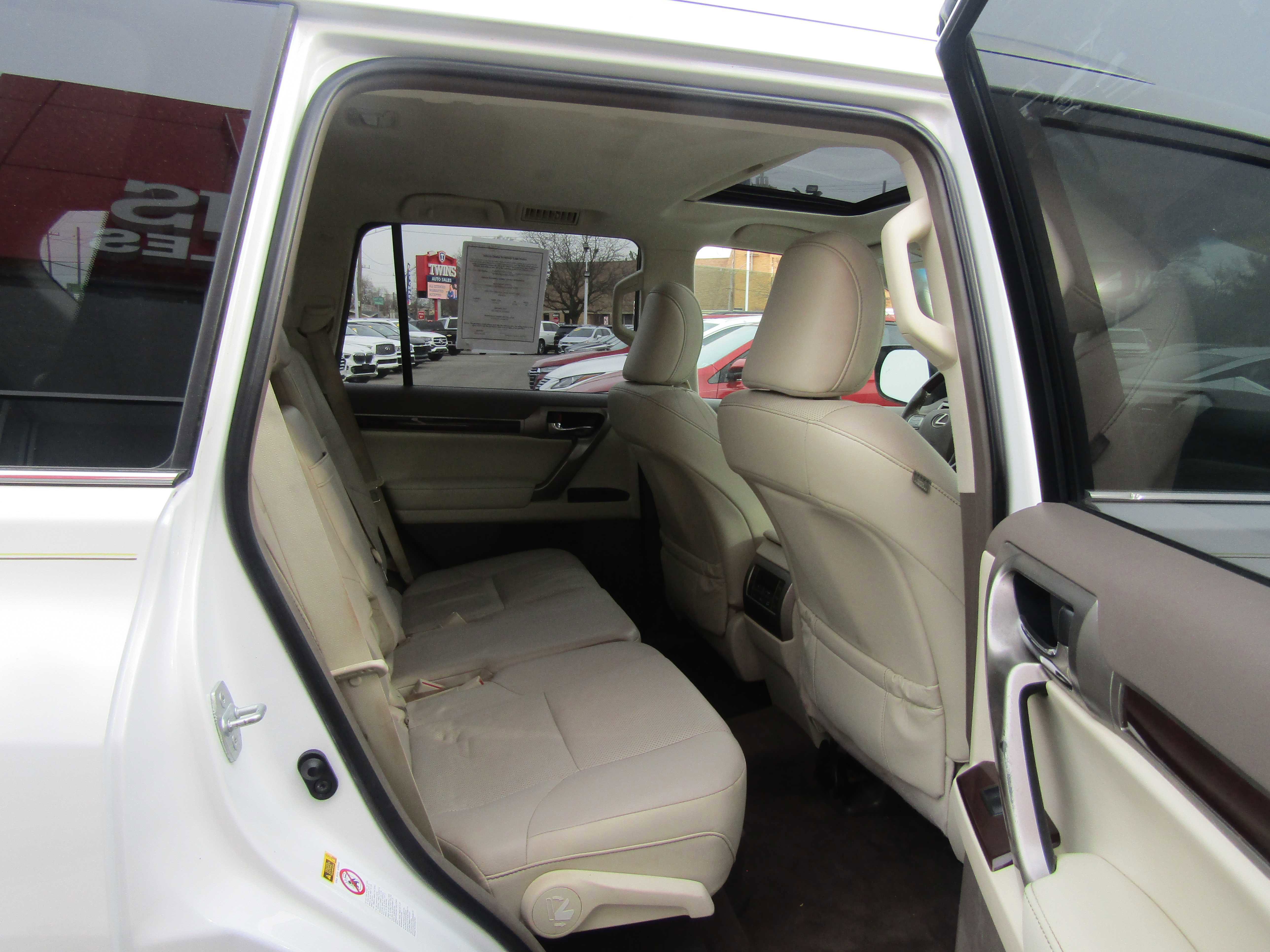 Used 2016 Lexus GX 460 w/ Premium Package image 24
