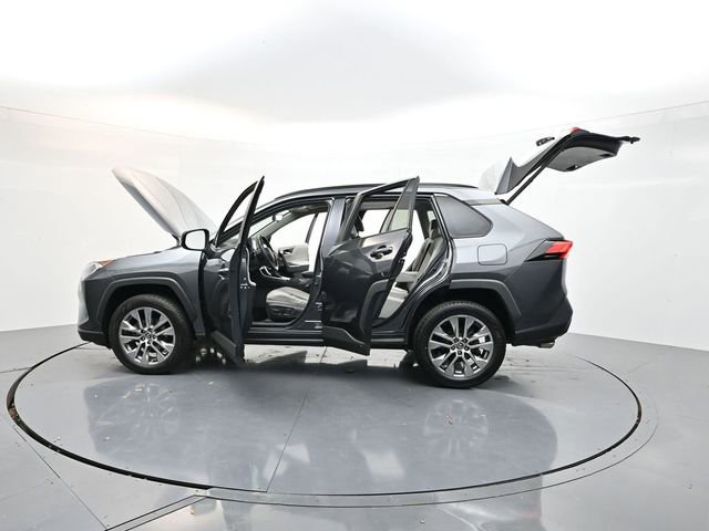 Used 2020 Toyota RAV4 XLE Premium image 38