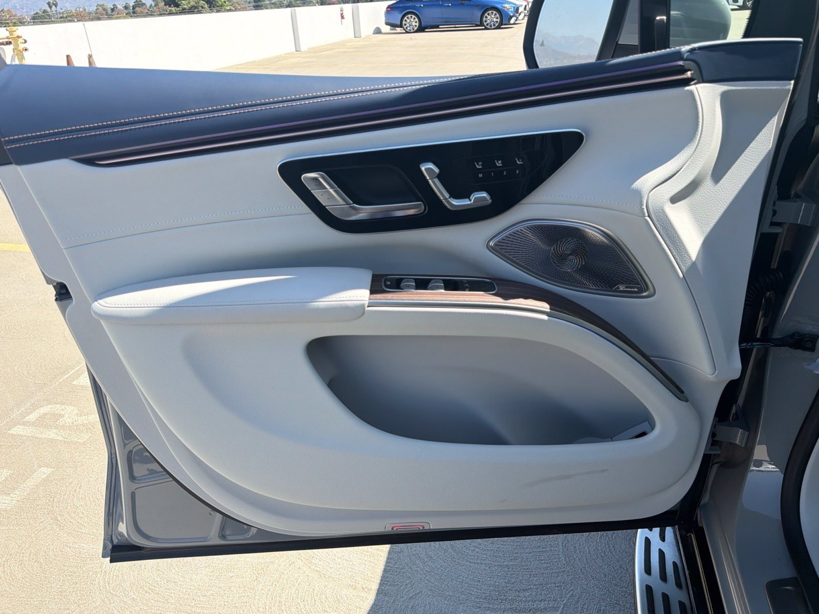 New 2027 Mercedes-Benz EQS 400 4MATIC SUV image 15