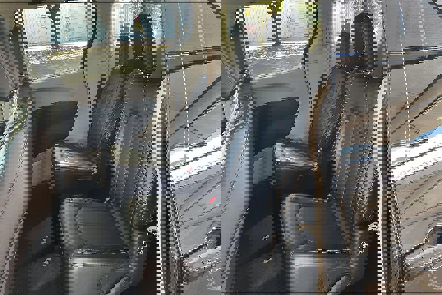 Used 2023 Chrysler Pacifica Touring-L image 21