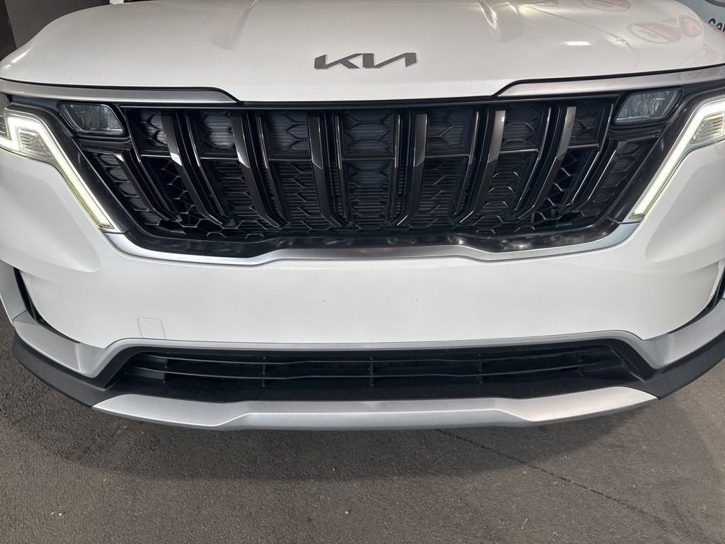 Used 2022 Kia Carnival LX image 11