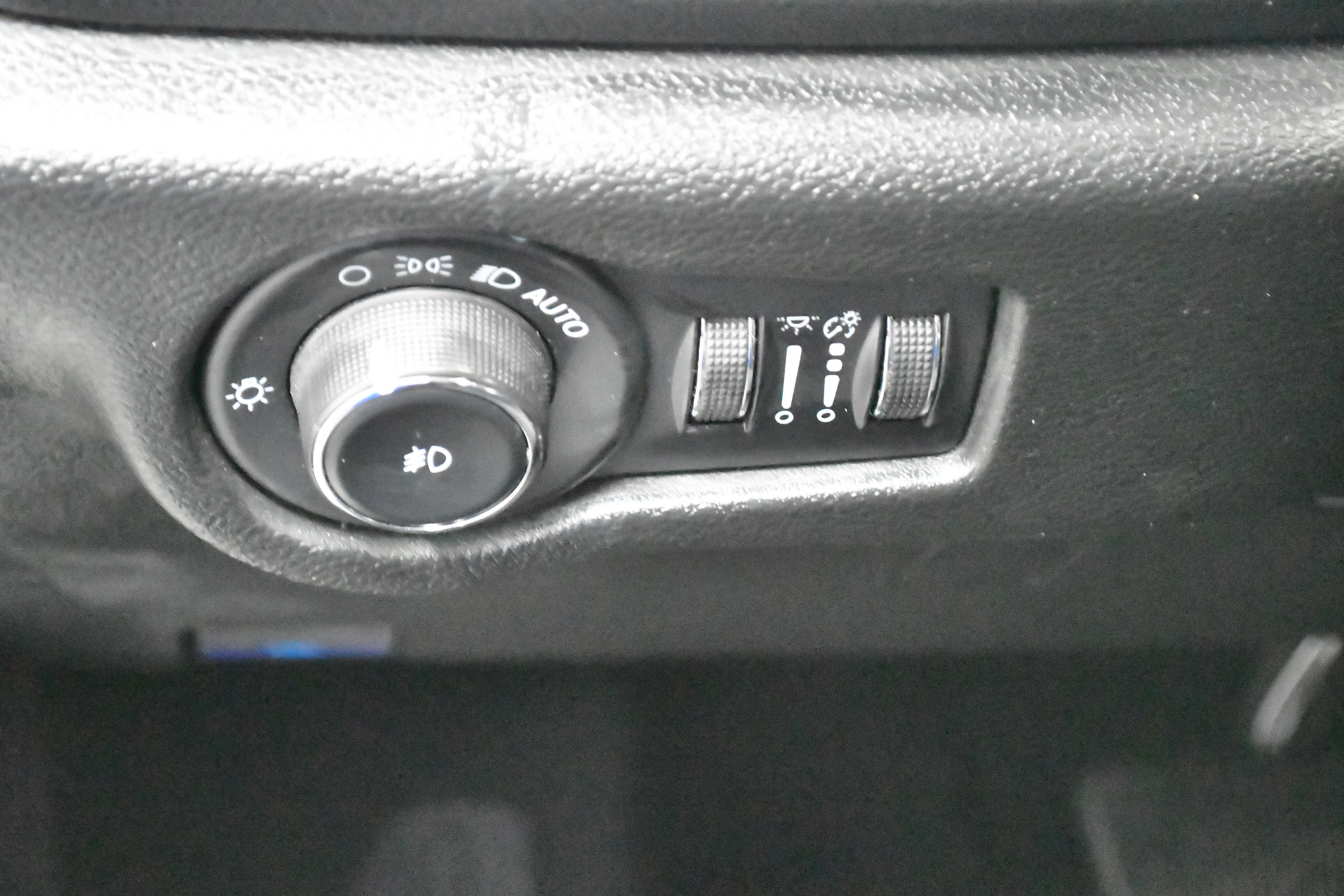 Used 2023 Chrysler Pacifica Touring FWD image 14