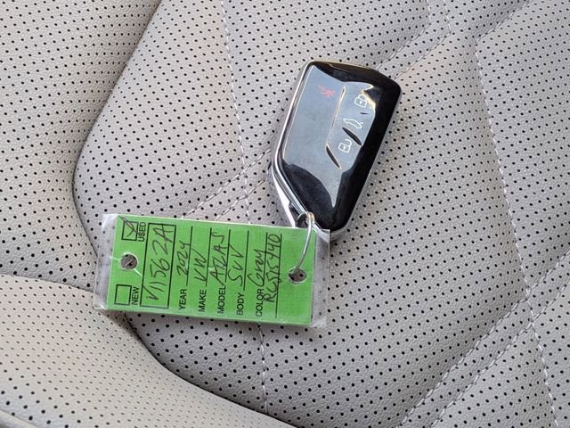 Used 2024 Volkswagen Atlas SE image 16